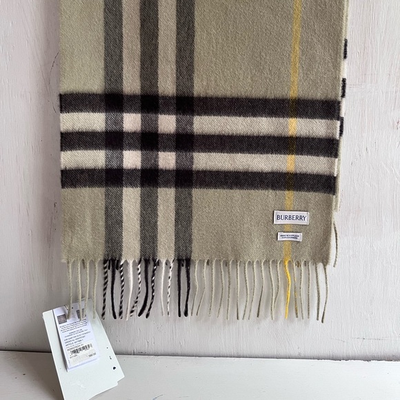BURBERRY Giant Icon Check Cashmere Scarf- Hunter - Picture 7 of 12